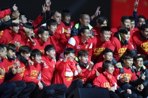 亚博-C罗迎来十二赛季出色发挥，FPX观众热烈欢呼！观众掌声雷动(c罗为皇马进了多少球)